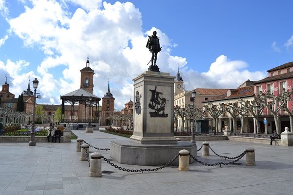 plaza de cervantes de alcala de henares