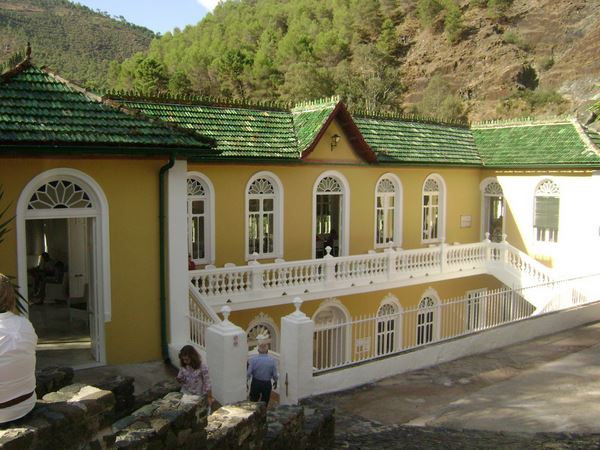 balneario de fuente amargosa