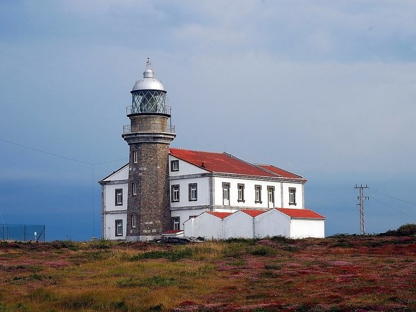 faro de cabo penas