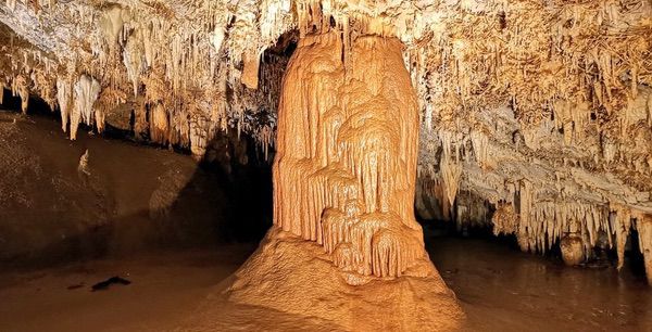 Cueva de Pozalagua