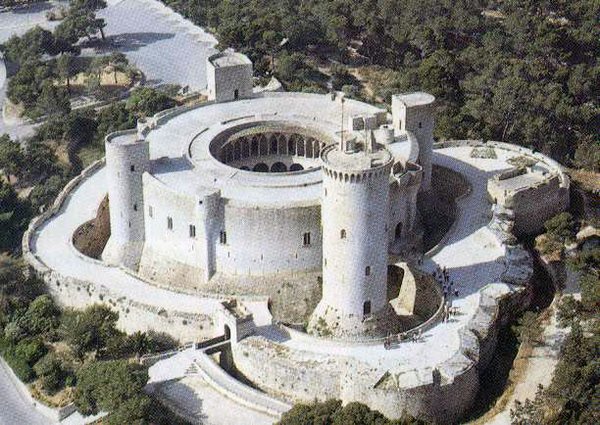 castillo de bellver mallorca