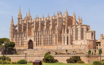 Catedral de Palma de Mallorca: gran rosetón gótico policromado de 1.115 cristales