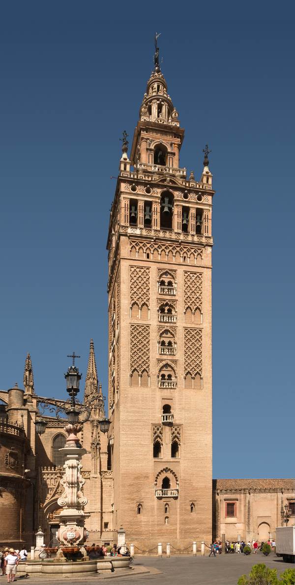 la giralda de la catedral de sevilla