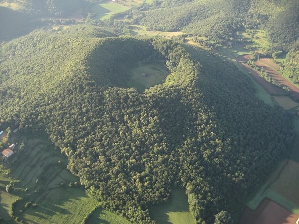 parc natural de la zona volcanica de la garrotxa girona